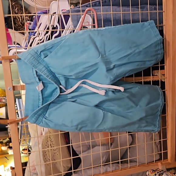 Pre loved from mom's closet Like NEW Only worn 1 time Women's shorts medium Aqua - Picture 11 of 12